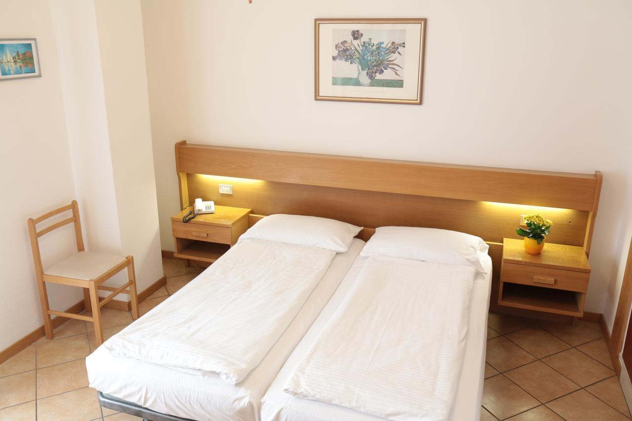 Hotel Villa Clara Torbole Sul Garda Eksteriør bilde