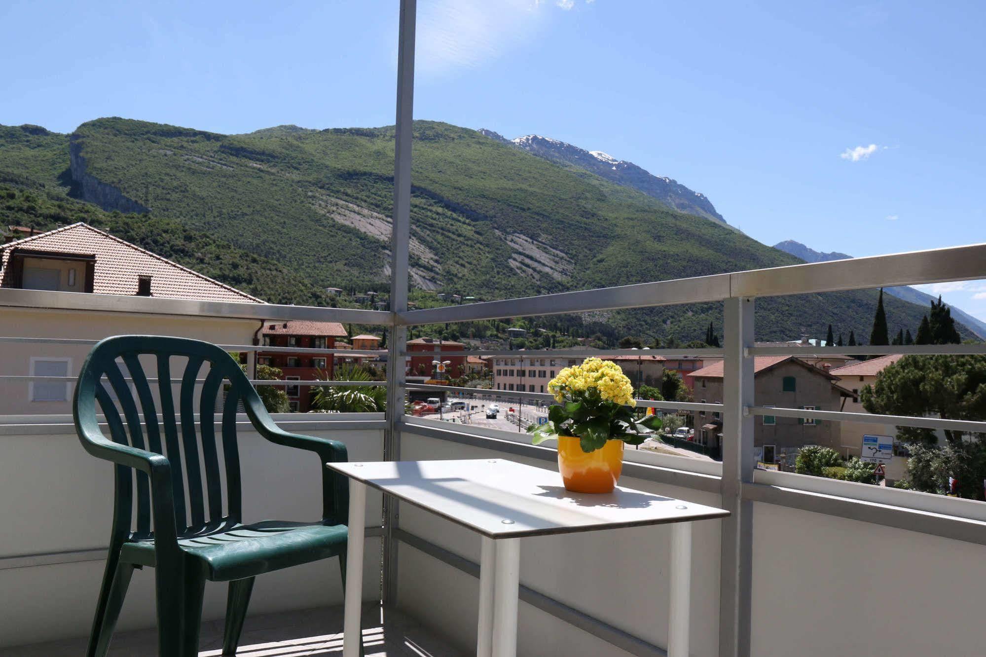 Hotel Villa Clara Torbole Sul Garda Eksteriør bilde
